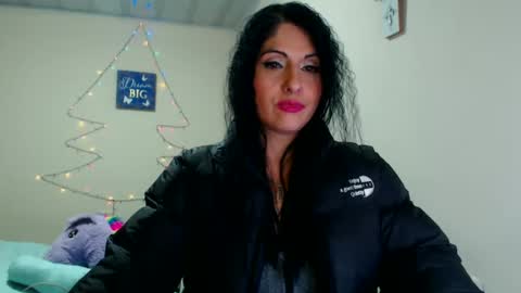 Snapshot of sahotlove1 chatting on 12-18-24, 01:48 Karina online show from 12-18-24, 01:48
