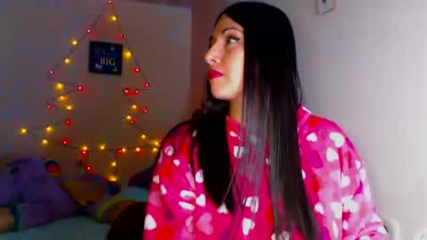 Snapshot of sahotlove1 chatting on 12-19-24, 03:40 Karina online show from 12-19-24, 03:40