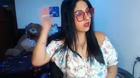 Snapshot of sahotlove1 chatting on 09-19-25, 01:18 Karina online show from 09-19-25, 01:18