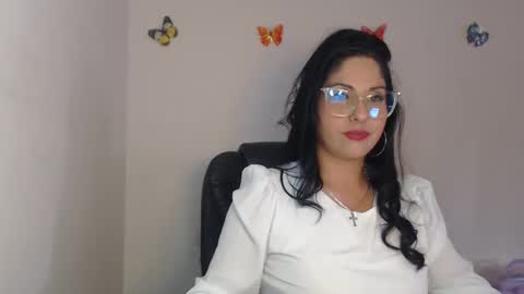 Snapshot of sahotlove1 chatting on 10-28-25, 07:16 Karina online show from 10-28-25, 07:16