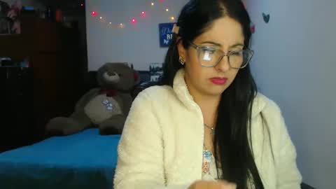Snapshot of sahotlove1 chatting on 11-28-25, 02:47 Karina online show from 11-28-25, 02:47