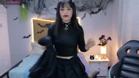 Snapshot of sailor_moon07 chatting on 10-11-25, 06:23 sailor online show from 10-11-25, 06:23