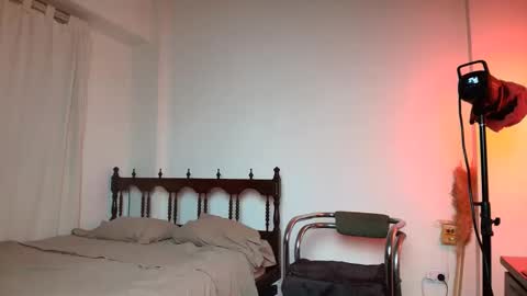 Sindy Scott online show from 12-22-25, 04:37