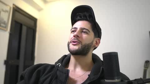 Snapshot of saimonhot1 chatting on 10-22-25, 08:19 saimon online show from 10-22-25, 08:19