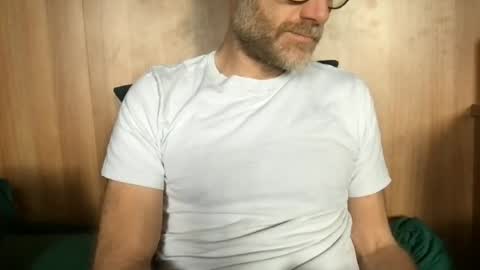 Snapshot of saint009 chatting on 06-20-26, 10:18 saint009 online show from 06-20-26, 10:18