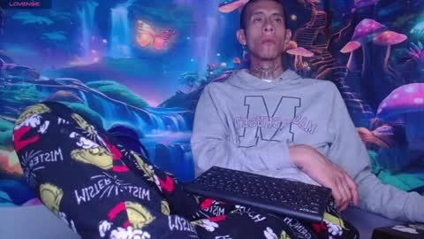 Snapshot of saint_boyy chatting on 01-21-25, 06:00 saint boy online show from 01-21-25, 06:00