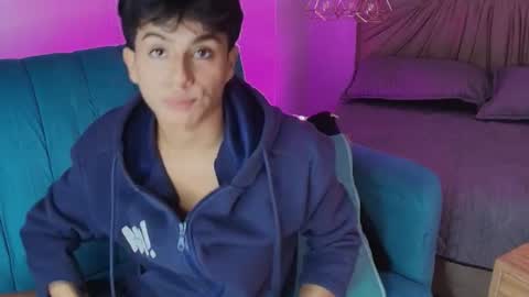 Santi online show from 06-18-26, 04:33