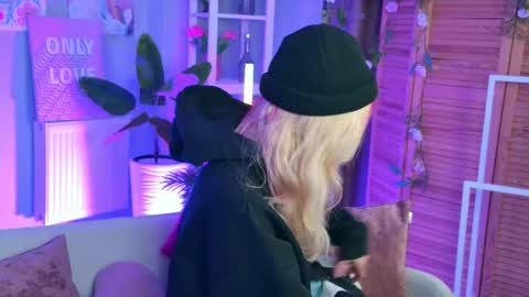 Snapshot of sakurabliss chatting on 09-15-25, 04:51 sakurabliss online show from 09-15-25, 04:51