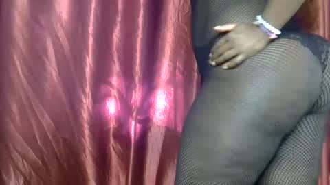 Snapshot of sally_bee1 chatting on 06-18-26, 06:24 sally_bee1 online show from 06-18-26, 06:24