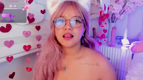 Snapshot of sally_white_ chatting on 02-14-25, 10:47 Sally White online show from 02-14-25, 10:47