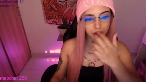 Snapshot of sallymaddoxx chatting on 05-12-26, 01:47 sallymaddoxx online show from 05-12-26, 01:47