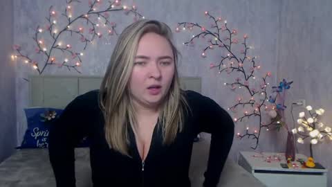 Snapshot of sallyverda chatting on 04-24-26, 11:07 Sally online show from 04-24-26, 11:07