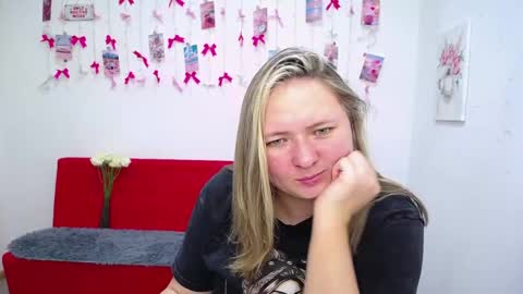 Snapshot of sallyverda chatting on 05-15-26, 05:42 Sally online show from 05-15-26, 05:42
