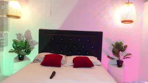 Snapshot of salome__lopez_ chatting on 12-16-24, 05:00 SALOME online show from 12-16-24, 05:00