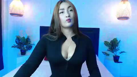 Snapshot of salome__lopez_ chatting on 01-22-25, 01:42 SALOME online show from 01-22-25, 01:42
