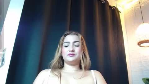 Snapshot of salome__lopez_ chatting on 09-25-25, 01:48 SALOME online show from 09-25-25, 01:48