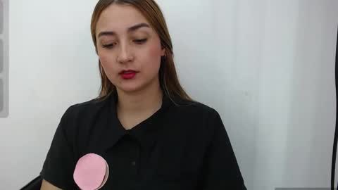 Snapshot of salome__lopez_ chatting on 11-21-25, 02:05 SALOME online show from 11-21-25, 02:05