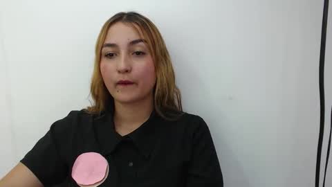 Snapshot of salome__lopez_ chatting on 12-01-25, 04:23 SALOME online show from 12-01-25, 04:23