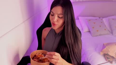 Snapshot of salomee_11 chatting on 01-12-25, 07:53 salo online show from 01-12-25, 07:53