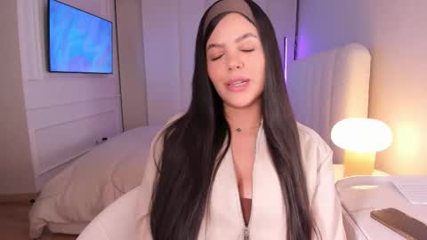 Snapshot of salomee_11 chatting on 10-29-25, 12:35 salo online show from 10-29-25, 12:35