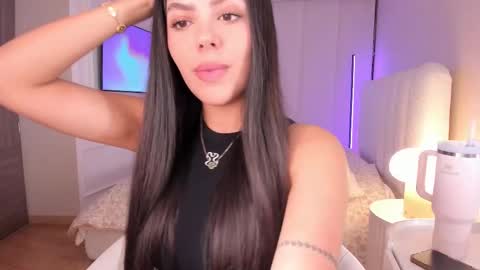 Snapshot of salomee_11 chatting on 10-31-25, 01:28 salo online show from 10-31-25, 01:28