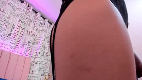 Snapshot of salomee_foxx_ chatting on 12-22-24, 02:39 Salome online show from 12-22-24, 02:39