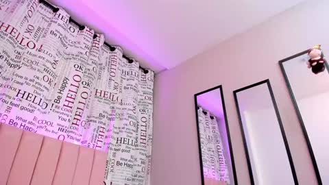 Snapshot of salomee_foxx_ chatting on 12-24-24, 12:11 Salome online show from 12-24-24, 12:11