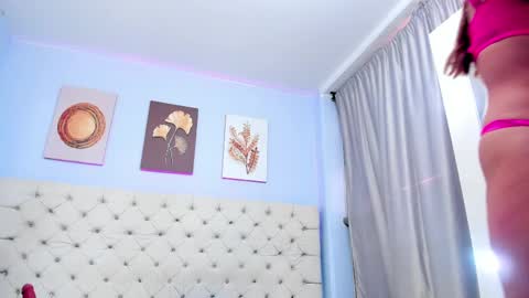 Snapshot of salomee_foxx_ chatting on 02-14-25, 09:53 Salome online show from 02-14-25, 09:53