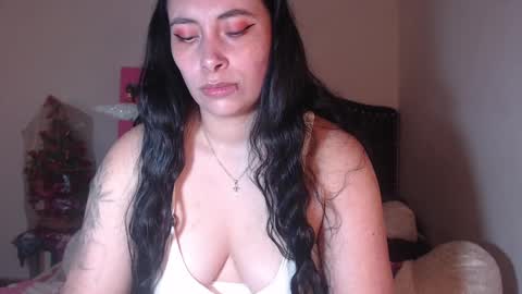 Snapshot of salomefox2 chatting on 01-23-25, 04:19 yenny online show from 01-23-25, 04:19