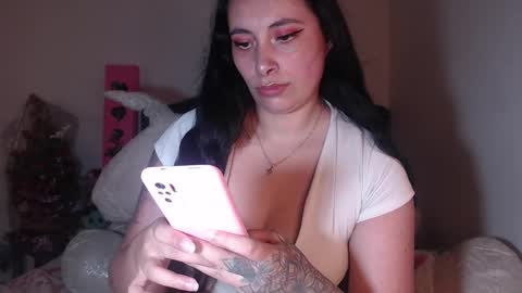 Snapshot of salomefox2 chatting on 02-09-25, 04:14 yenny online show from 02-09-25, 04:14