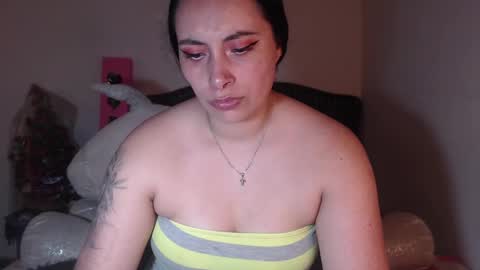 Snapshot of salomefox2 chatting on 02-13-25, 04:22 yenny online show from 02-13-25, 04:22