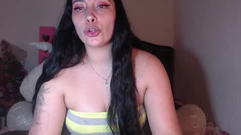 Snapshot of salomefox2 chatting on 02-18-25, 04:26 yenny online show from 02-18-25, 04:26