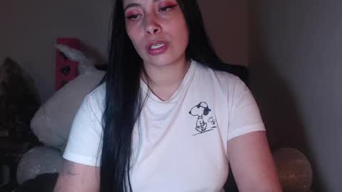 Snapshot of salomefox2 chatting on 03-05-25, 04:13 yenny online show from 03-05-25, 04:13