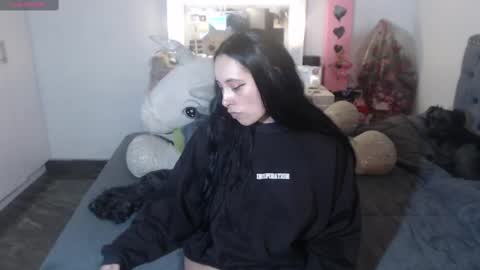 Snapshot of salomefox2 chatting on 09-16-25, 12:22 yenny online show from 09-16-25, 12:22