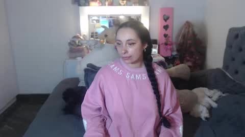 Snapshot of salomefox2 chatting on 09-23-25, 04:26 yenny online show from 09-23-25, 04:26