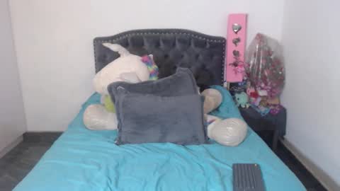 Snapshot of salomefox2 chatting on 10-07-25, 03:14 yenny online show from 10-07-25, 03:14