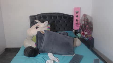 Snapshot of salomefox2 chatting on 10-09-25, 04:21 yenny online show from 10-09-25, 04:21