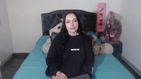 Snapshot of salomefox2 chatting on 10-18-25, 04:37 yenny online show from 10-18-25, 04:37