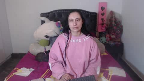 Snapshot of salomefox2 chatting on 11-18-25, 04:28 yenny online show from 11-18-25, 04:28