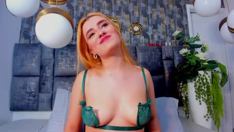 Salome Larzon online show from 04-11-26, 04:28