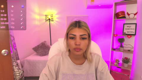 Snapshot of saloomee__ chatting on 01-27-25, 11:11 SALOME online show from 01-27-25, 11:11