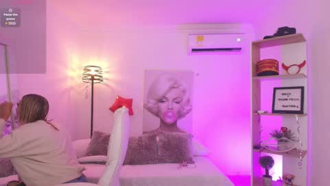 Snapshot of saloomee__ chatting on 02-20-25, 12:04 SALOME online show from 02-20-25, 12:04