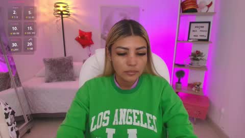 Snapshot of saloomee__ chatting on 03-11-25, 11:01 SALOME online show from 03-11-25, 11:01