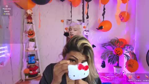 Snapshot of saloomee__ chatting on 10-23-25, 10:14 SALOME online show from 10-23-25, 10:14