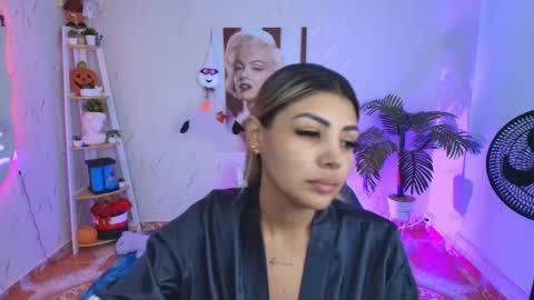 Snapshot of saloomee__ chatting on 11-19-25, 10:59 SALOME online show from 11-19-25, 10:59