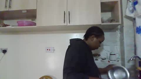 Snapshot of salty_surprise_ chatting on 12-15-25, 04:33 salty_surprise_ online show from 12-15-25, 04:33