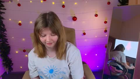 Snapshot of salut_love chatting on 12-20-24, 03:31 Ruby online show from 12-20-24, 03:31