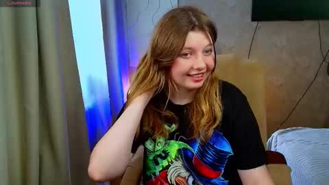 Snapshot of salut_love chatting on 09-17-25, 01:35 Ruby online show from 09-17-25, 01:35