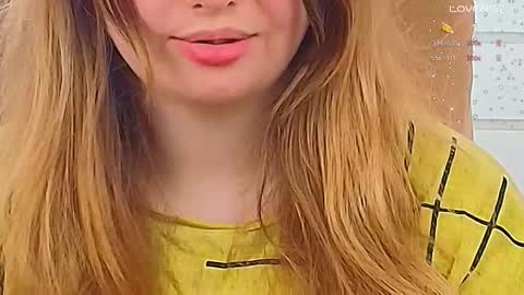 Snapshot of salut_love chatting on 09-28-25, 12:32 Ruby online show from 09-28-25, 12:32