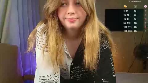 Snapshot of salut_love chatting on 10-17-25, 03:58 Ruby online show from 10-17-25, 03:58